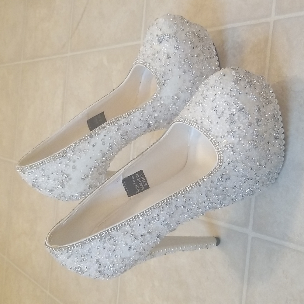 Beautiful Rhinestone/Sequin/Pearl Heels Sz. 7! - Picture 9 of 10